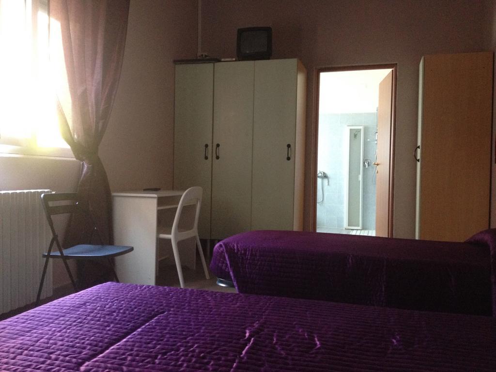 Casa Per Ferie Raggio Di Sole Bed & Breakfast Ceriale Room photo